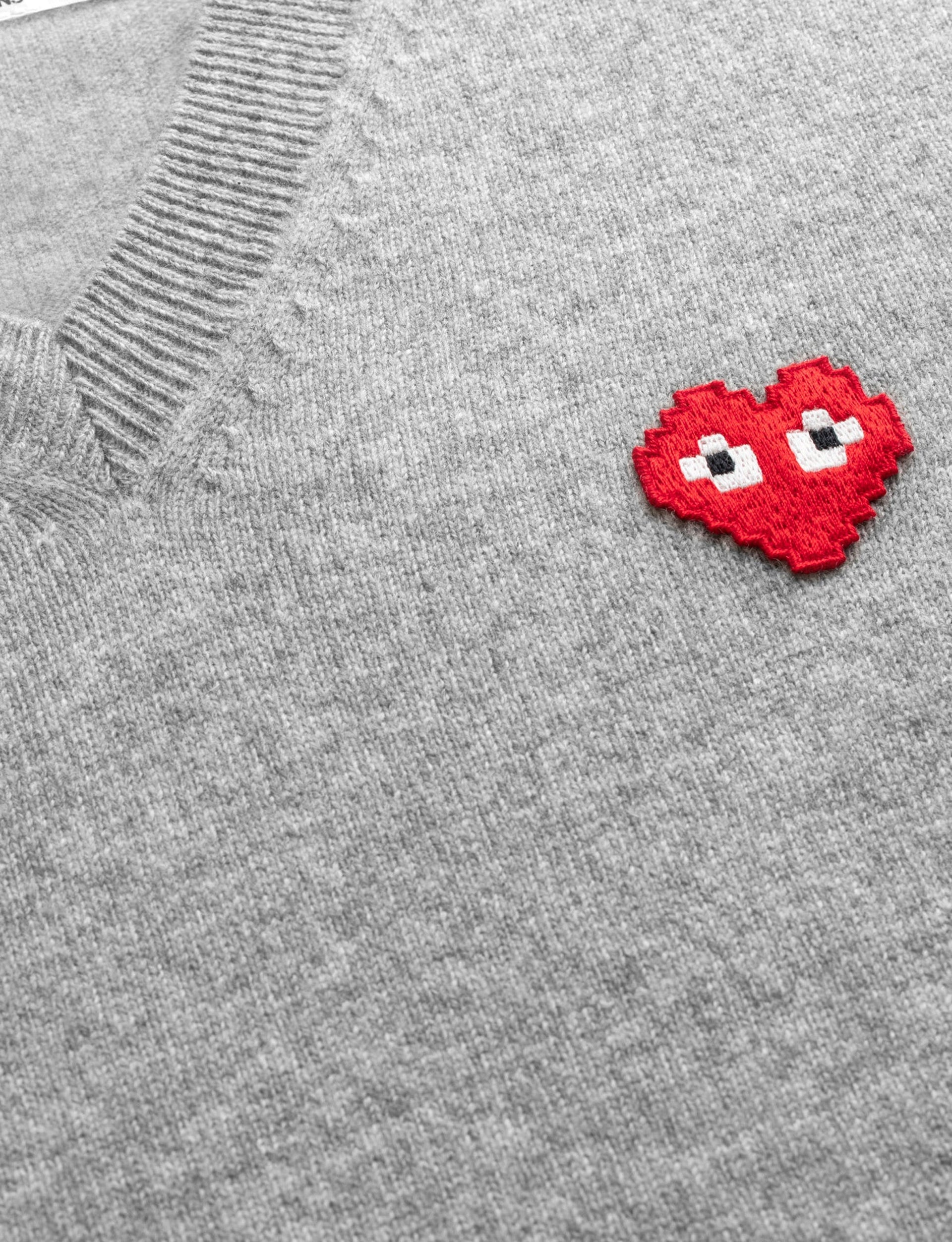 COMME DES GARÇONS X THE ARTIST INVADER V NECK GREY