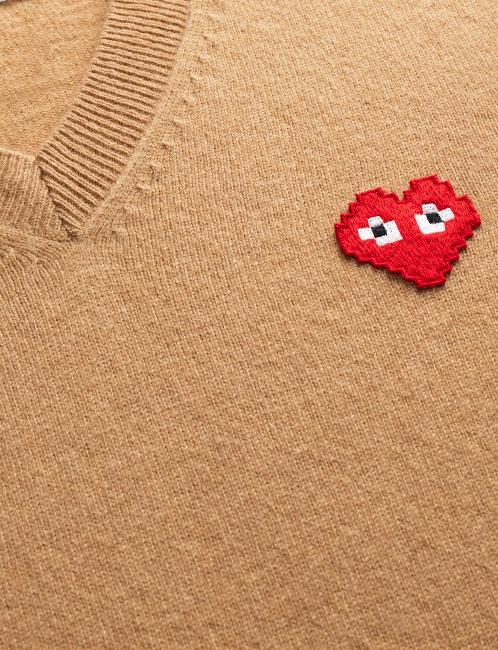 COMME DES GARÇONS X THE ARTIST INVADER V NECK CAMEL