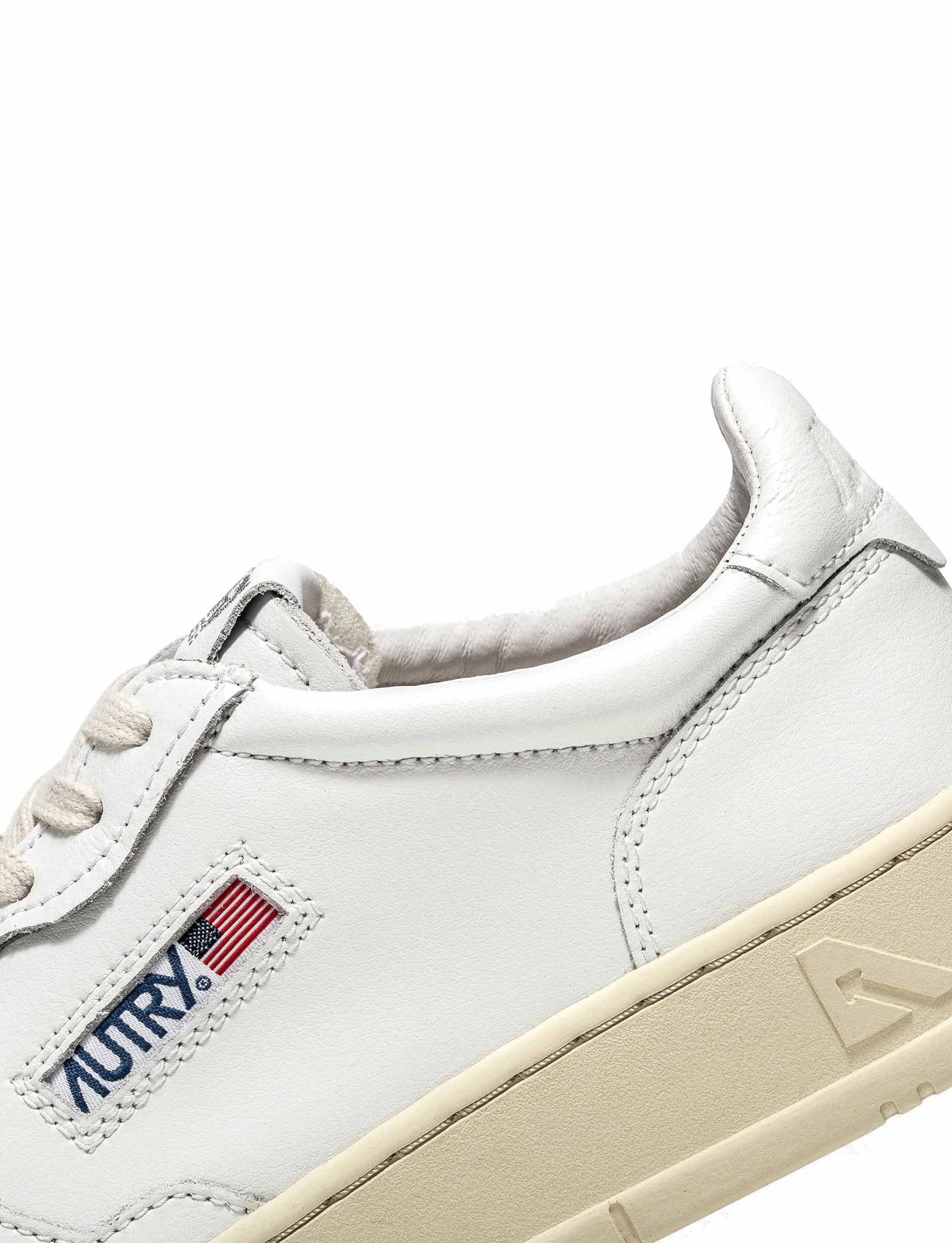 AUTRY SNEAKERS MAN MEDALIST LOW SNEAKERS IN LEATHER COLOR WHITE