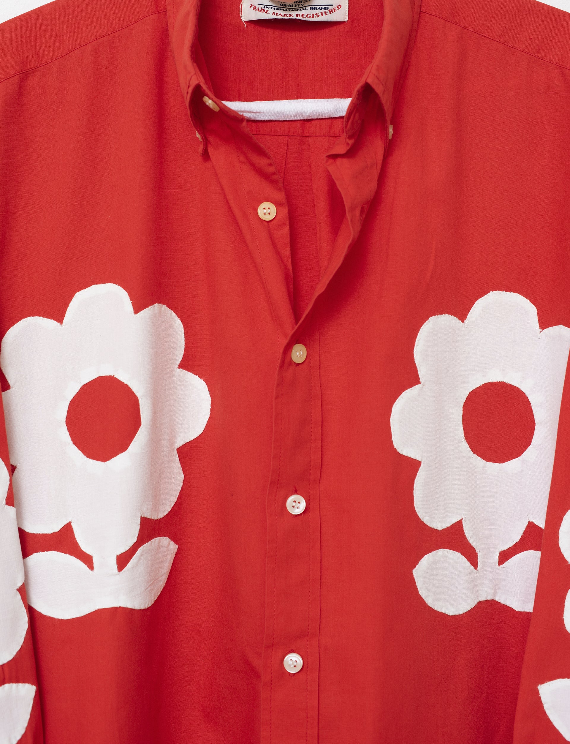 STUDIO PURAS RED APPLIQUÉ SHIRT