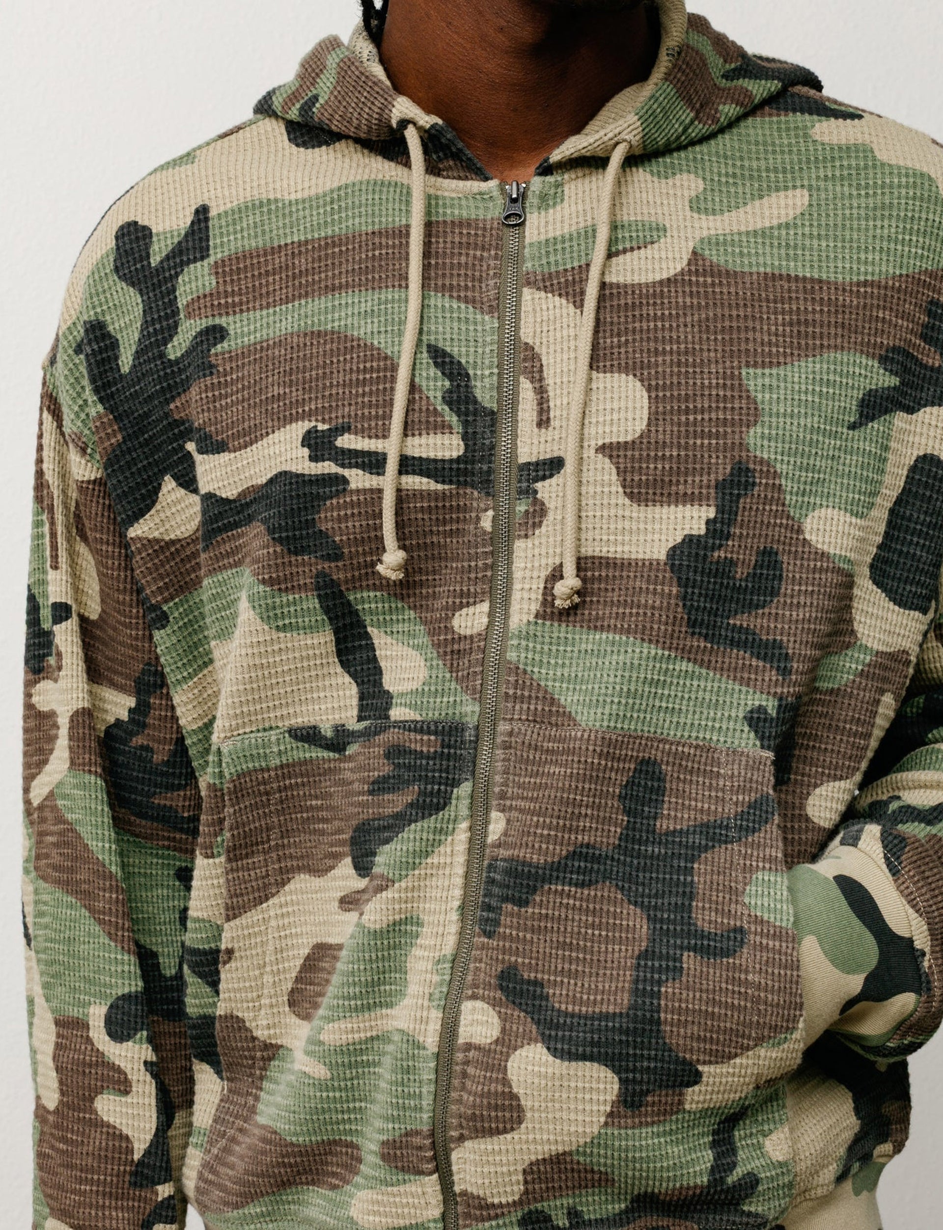 STÜSSY Light Weight Thermal Hood CAMO