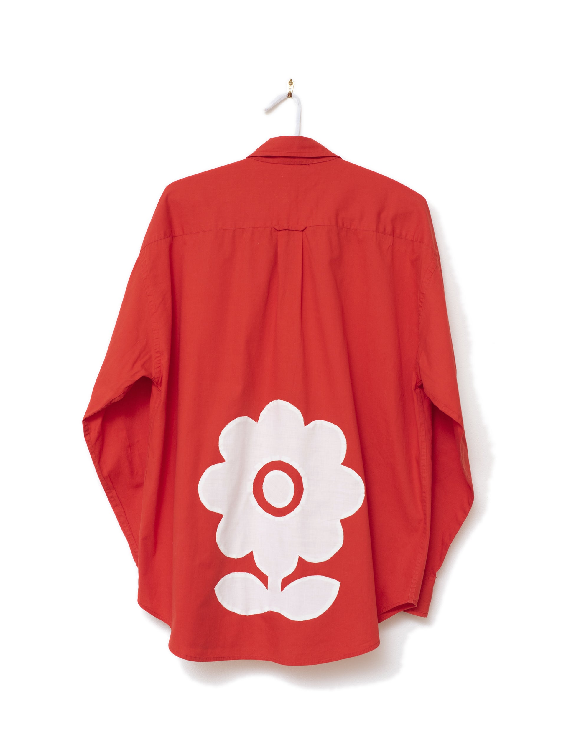 STUDIO PURAS RED APPLIQUÉ SHIRT