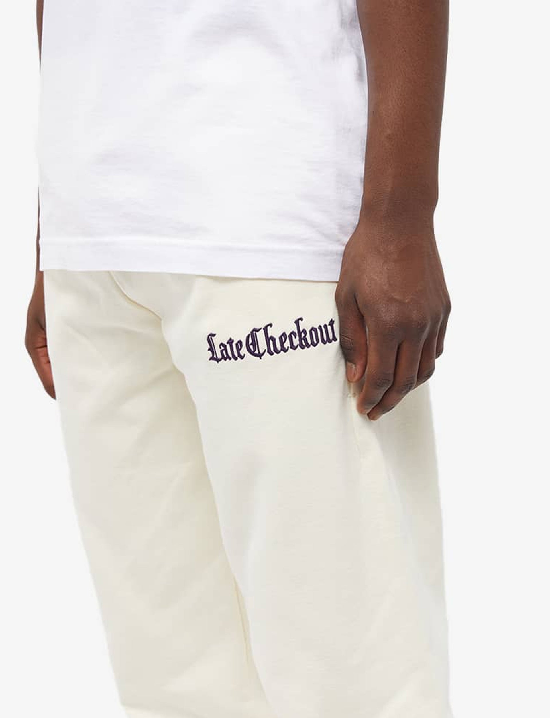 LATE CHECKOUT ISSA LOGO SWEATPANT JEAN