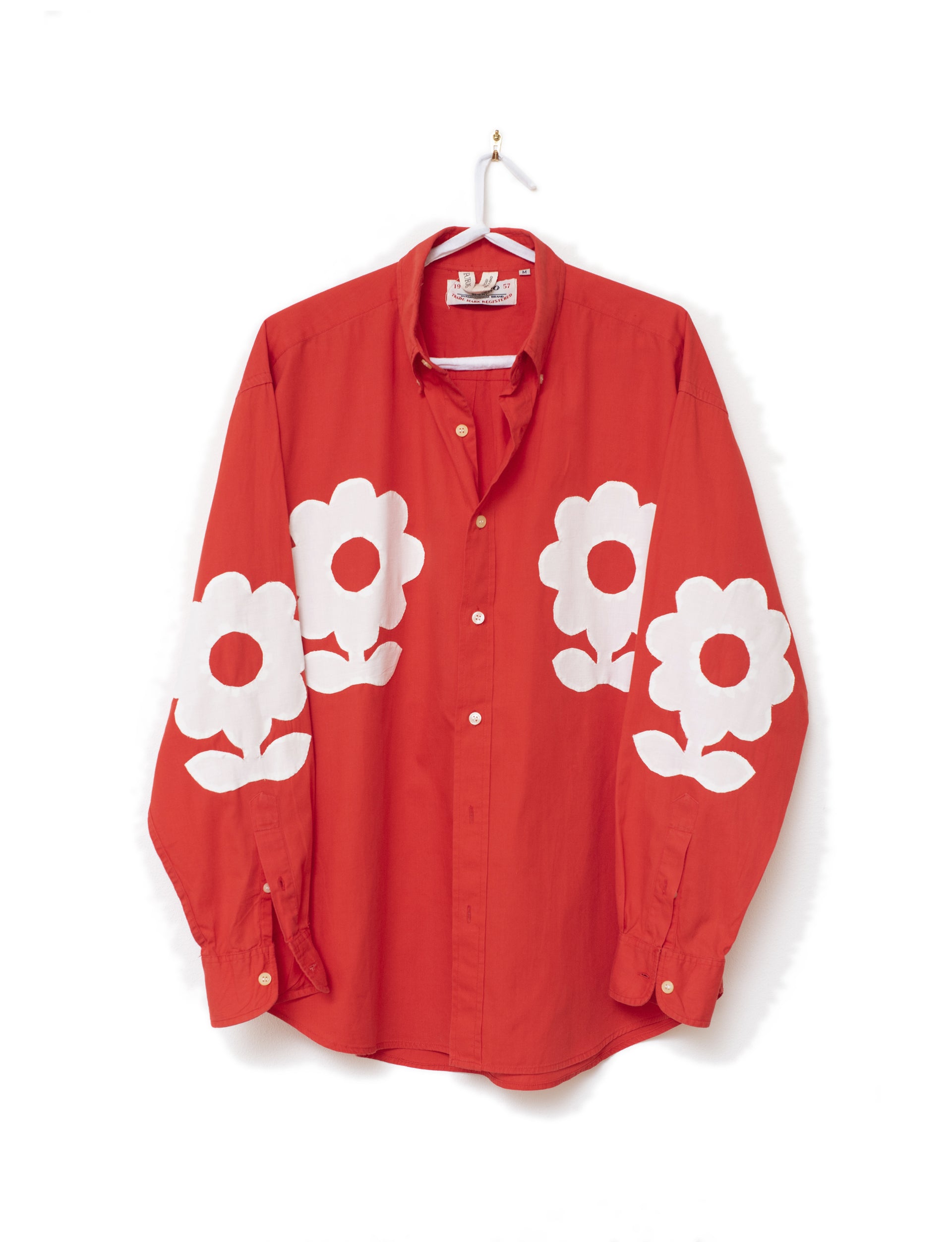 STUDIO PURAS RED APPLIQUÉ SHIRT