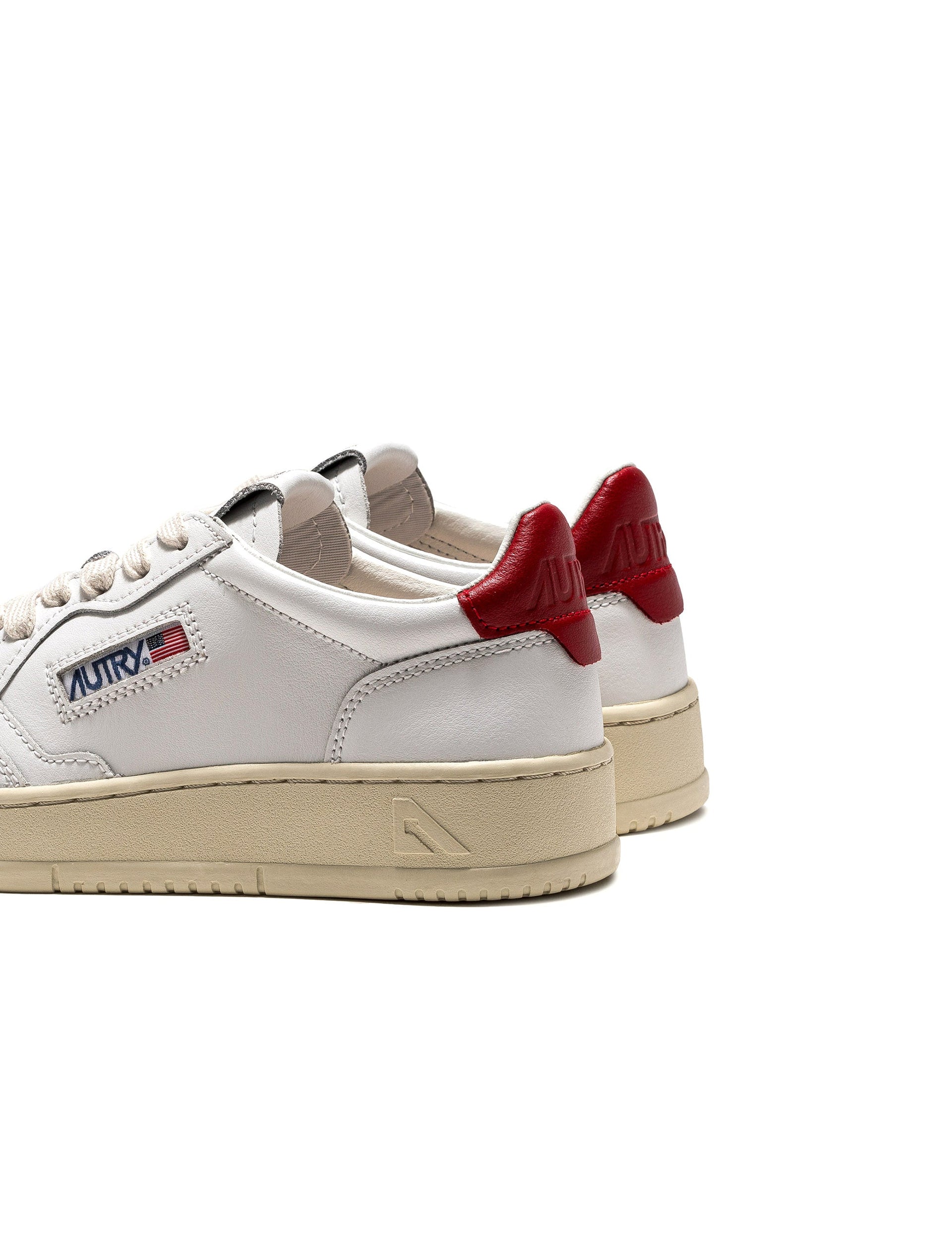 AUTRY SNEAKERS WOMAN MEDALIST LOW SNEAKERS IN LEATHER COLOR WHITE RED