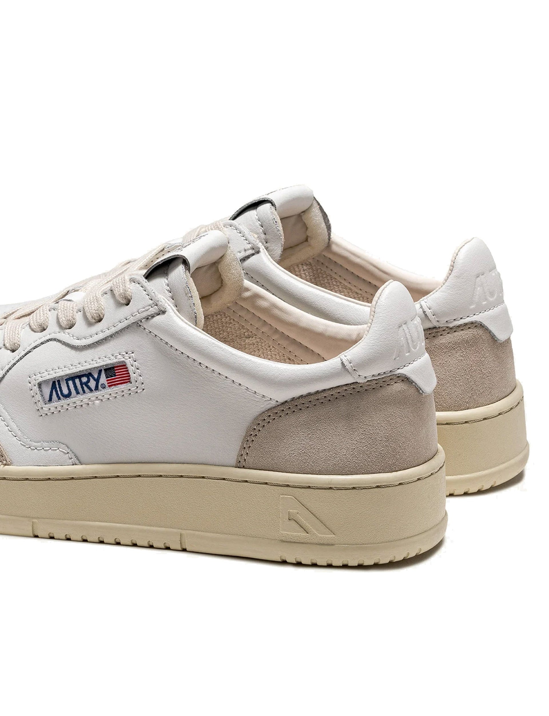 AUTRY SNEAKERS MAN MEDALIST LOW SNEAKERS IN LEATHER AND SUEDE COLOR WHITE