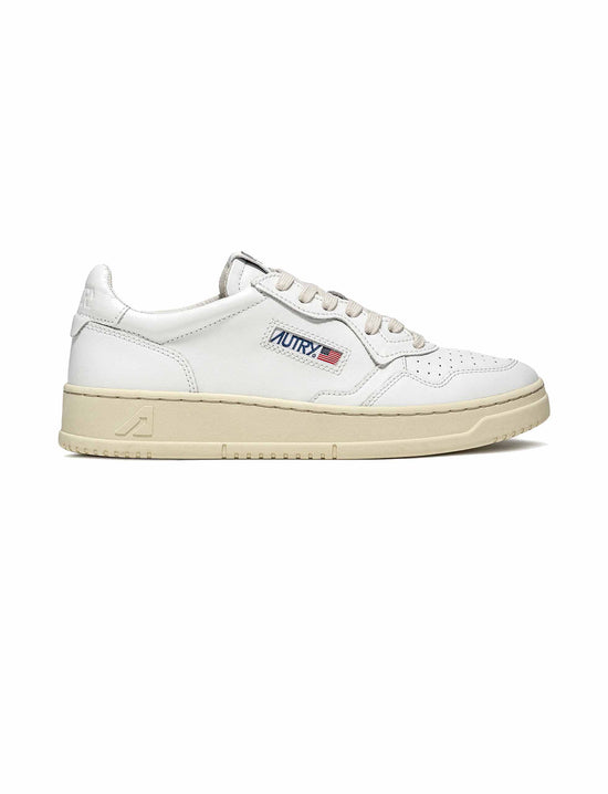 AUTRY SNEAKERS MAN MEDALIST LOW SNEAKERS IN LEATHER COLOR WHITE
