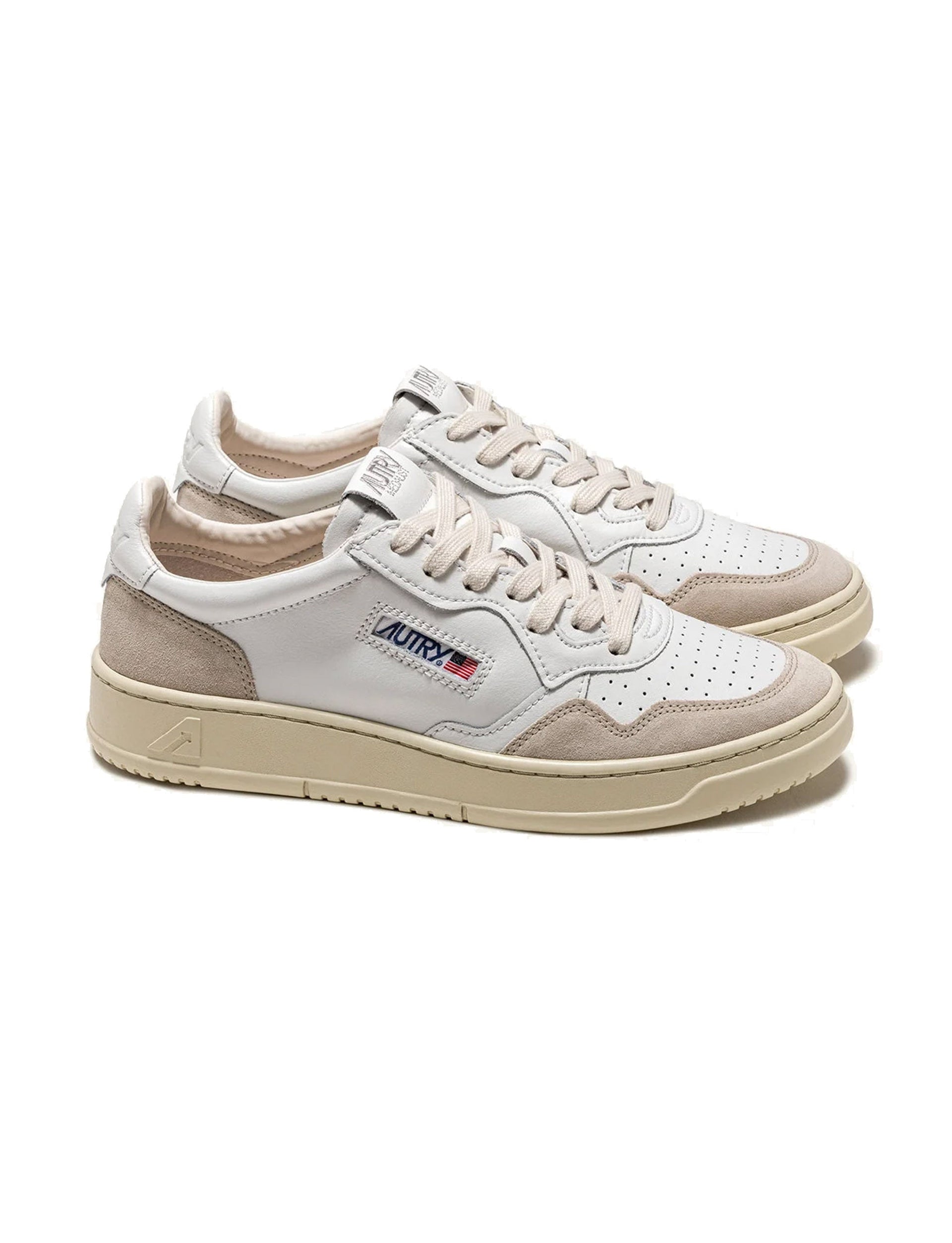 AUTRY SNEAKERS WOMAN MEDALIST LOW SNEAKERS IN LEATHER AND SUEDE COLOR WHITE