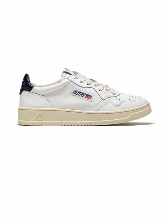 AUTRY SNEAKERS MAN MEDALIST LOW SNEAKERS IN LEATHER COLOR WHITE BLUE